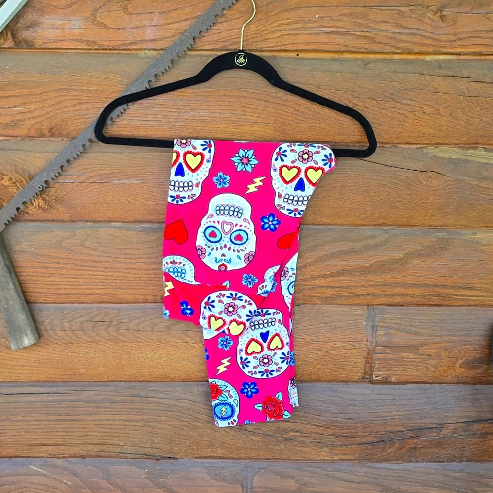 ๐ No Boundaries Pink Sugar Skull Capri Leggings โ Size L (11-13) - Picture 2 of 4